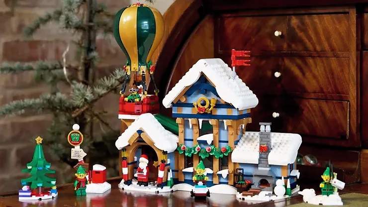 LEGO Winter Village set, 10339 Winter Village Santa's Post Office